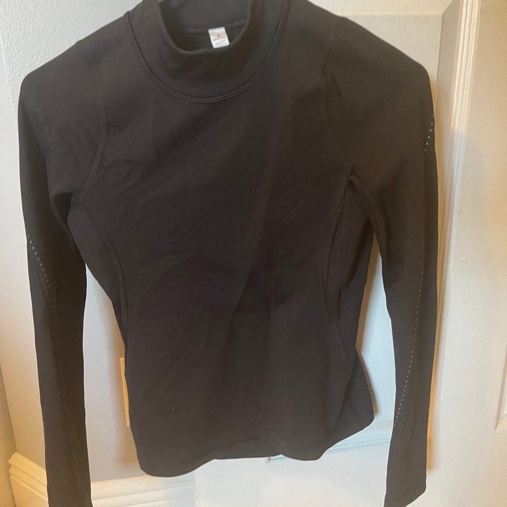 black lululemon insulated long sleeve